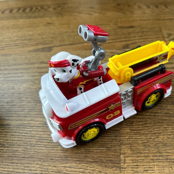 Paw Patrol Marshall with Fire Truck - Picture 6 of 8